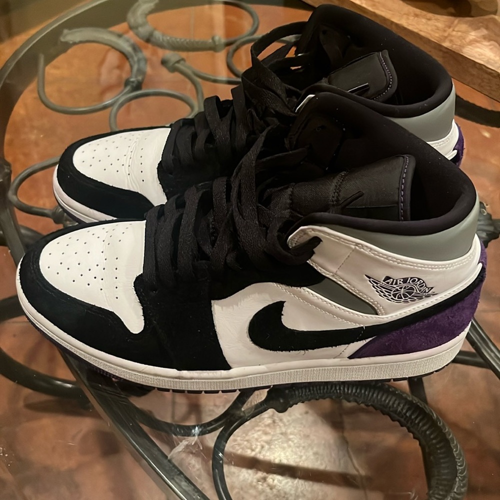 Air Jordan 1 Mid - Picture 1 of 3